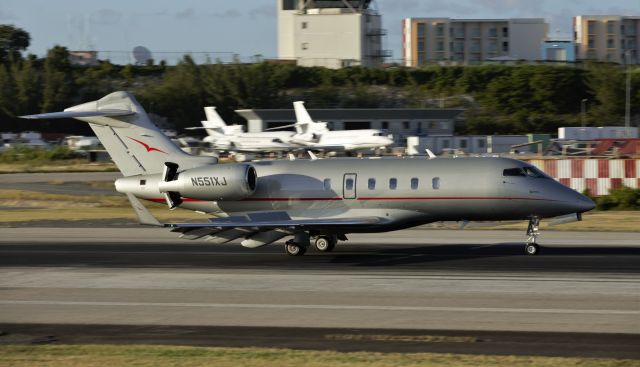 Bombardier Challenger 300 (N551XJ)