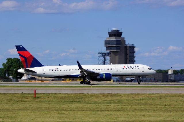 Boeing 757-200 (N685DA) - MSP