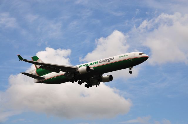 Boeing MD-11 —