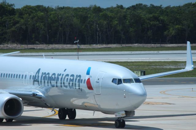 Boeing 737-800 (N938NN)