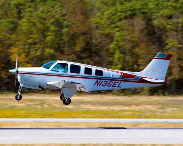 Beechcraft Bonanza (36) (N136EL)