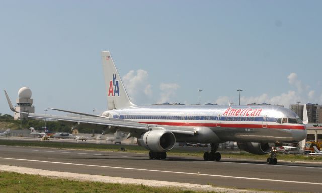 Boeing 757-200 (N185AN)