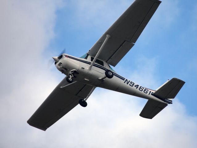 Cessna 152 (N94661) - Touch & go runway 26.