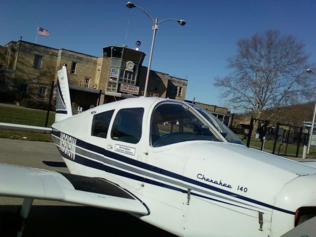 Piper Cherokee (N9619W)
