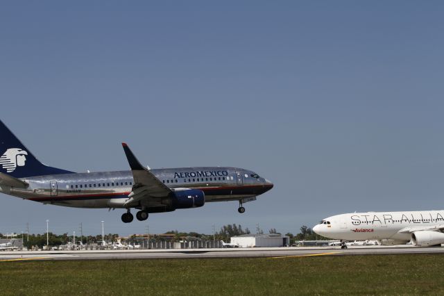 Boeing 737-800 (XA-VAM)