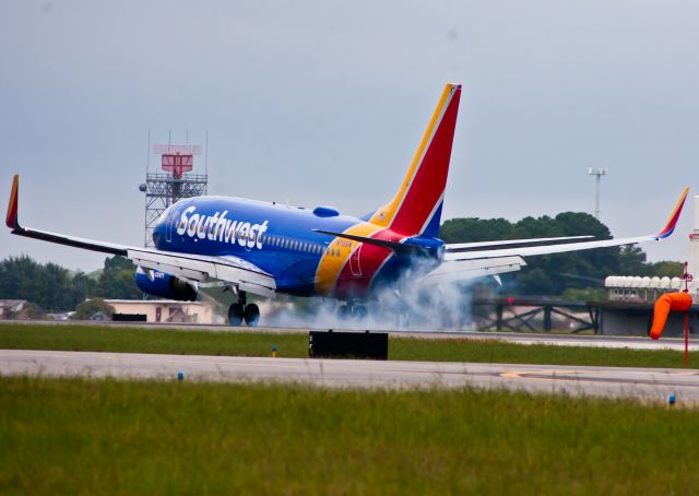 Boeing 737-700 (N715SW)