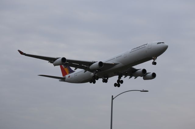 Airbus A340-300 (RP-C3434)