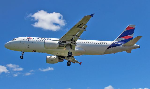 Airbus A320 (PR-MHU)