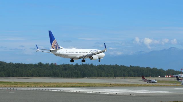 Boeing 737-800 (N73276)