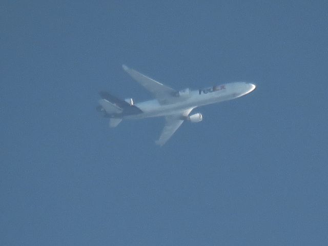 Boeing MD-11 (N586FE)