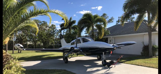 Cessna 310 (N919BF)