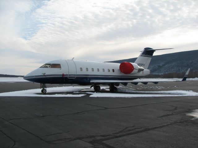 Canadair Challenger (N332FX) - Canadair Challenger 600 at Williamsport