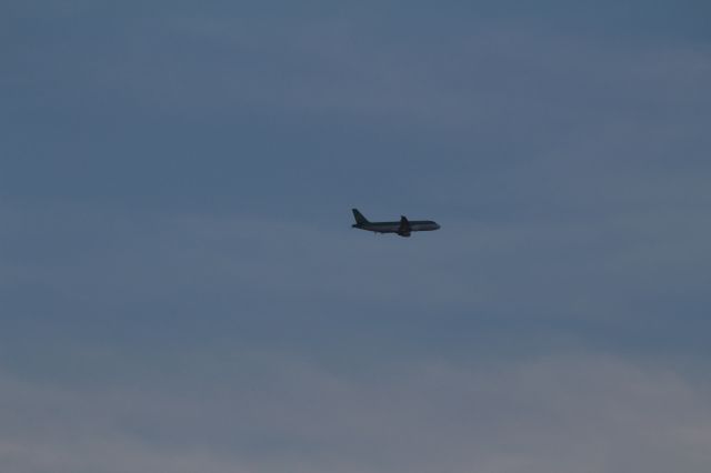 EI-DVN — - Airbus A320-214, Aer Lingus, flies above Nieuwkoop (Holland) and going to land on Aalsmeerbaan at Schiphol Amsterdam Airport (Holland). The origin of this flight is Dublin (Ireland).