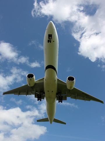 BOEING 777-300 (AP-BHW)