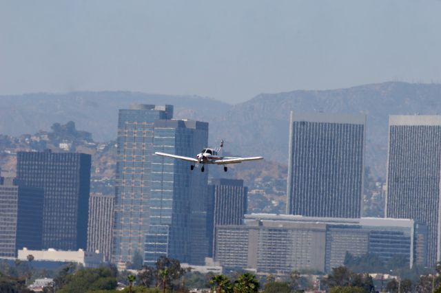 Piper Cherokee (N400JW)