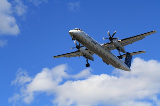 de Havilland Dash 8-400 (C-GLQQ)