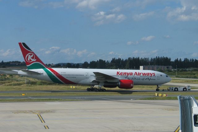 Boeing 777-200 (5Y-KQU)