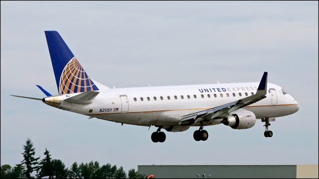 Embraer 175 (N211SY) - SKW349Y from SFO on short final to Rwy 16R on 8.20.19. (ERJ-175LR / cn #17000646).