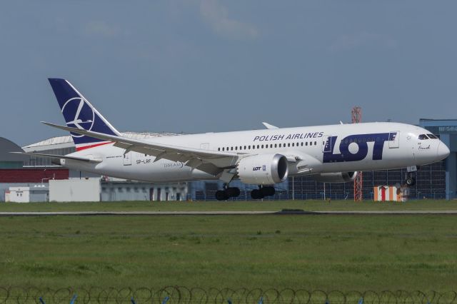 Boeing 787-8 (SP-LRF) - WAW SPOTTING