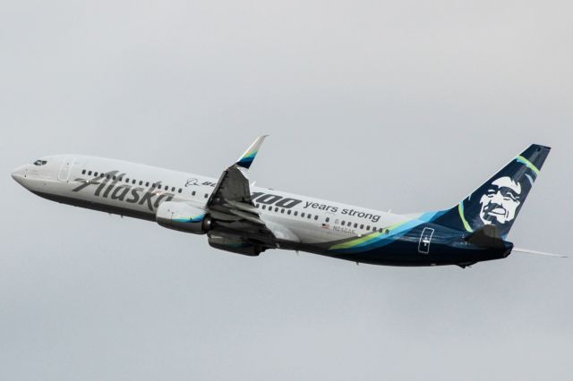 Boeing 737-900 (N248AK)