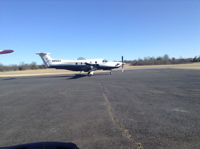 Pilatus PC-12 (N95GJ) - good short feild performance landing at gettysburg which is a 3100 ft runway