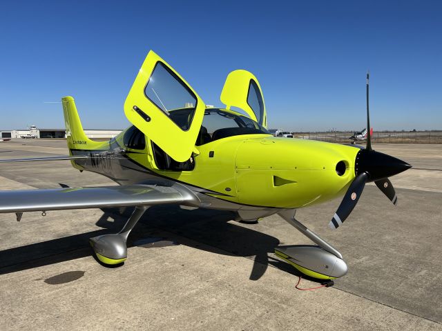 Cirrus SR-20 (N715TA)