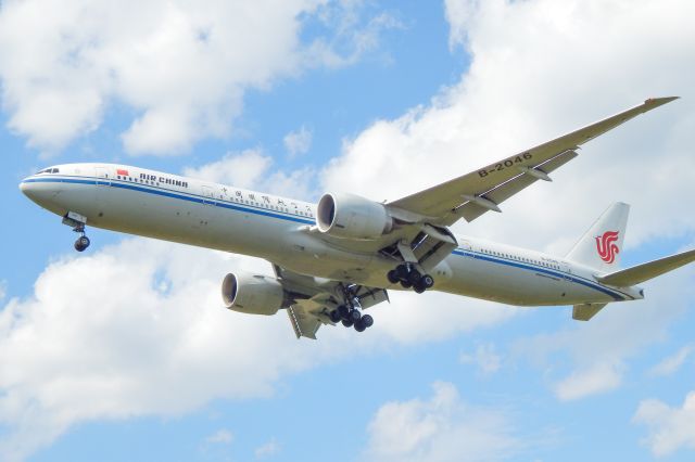 BOEING 777-300ER (B-2046)