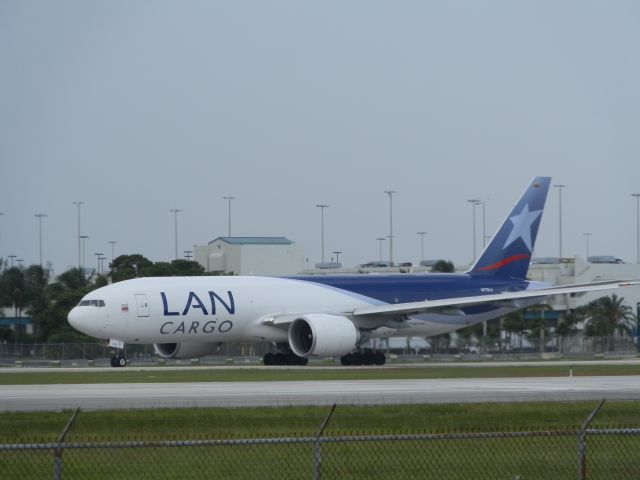 BOEING 777-200LR (N776LA)