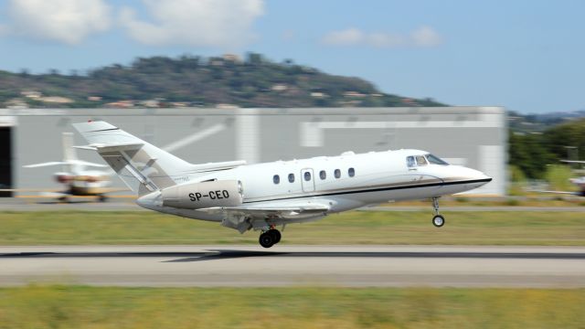 Hawker 800 (SP-CEO)