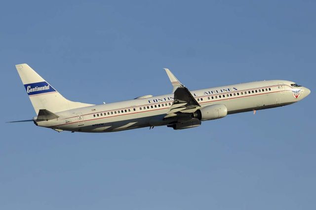 Boeing 737-900 (N75436) - United Boeing 737-924 N75436 at Phoenix Sky Harbor International Airport on December 9, 2015. It first flew as N1787B on June 15, 2009. Its construction number is 33531. It was delivered to Continental on June 23, 2009. It was merged into Uniteds fleet on November 10, 2011. It carries commemorative vintage Continental livery. 