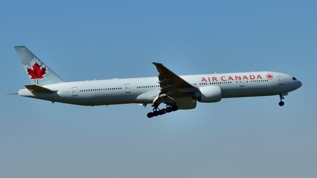 BOEING 777-300ER (C-FIVQ)