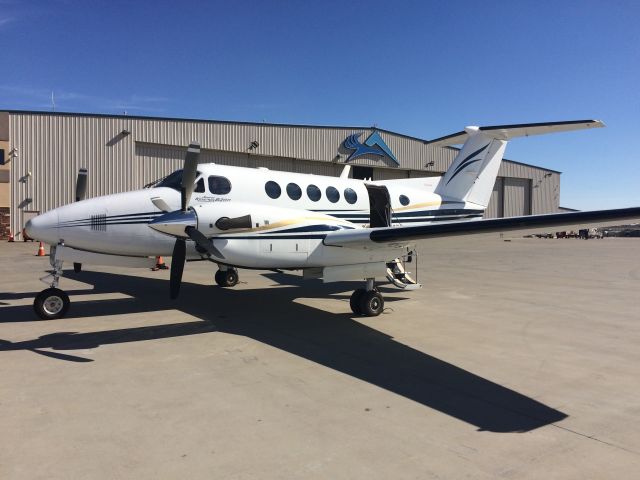 Beechcraft Super King Air 200 (N399WM) - At Atlantic Aviation getting ready for departure.