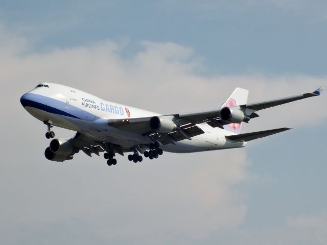 Boeing 747-400 (B-18716)