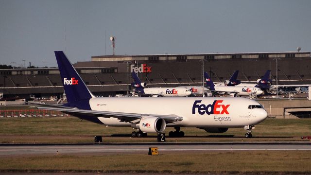 BOEING 767-300 (N297FE) - This plane formerly had winglets (it was acquired from Silk Way West Airlines, which had them fitted).  They were apparently removed in March 2018.