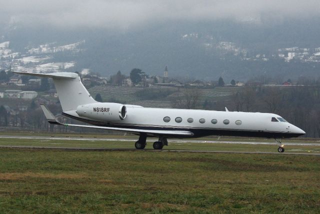 Gulfstream Aerospace Gulfstream V (N818RF) - Taxing and Ready to Take off