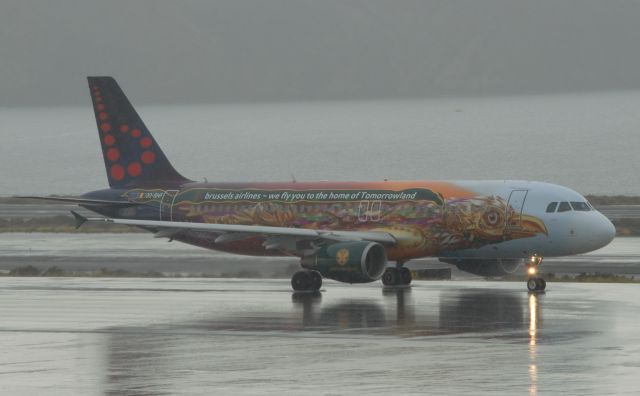 Airbus A320 (OO-SNF) - First visit to Gran Canaria in this livery of Brusels, under a heavy rain