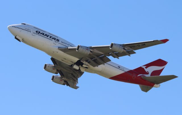 Boeing 747-200 (VH-OJM) - QANTAS 108 Los Angeles to Sydney diverted into Brisbane for medical reasons.