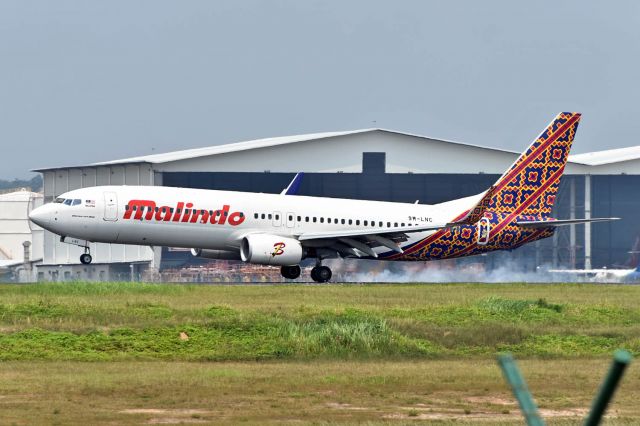 Boeing 737-800 (9M-LNC)