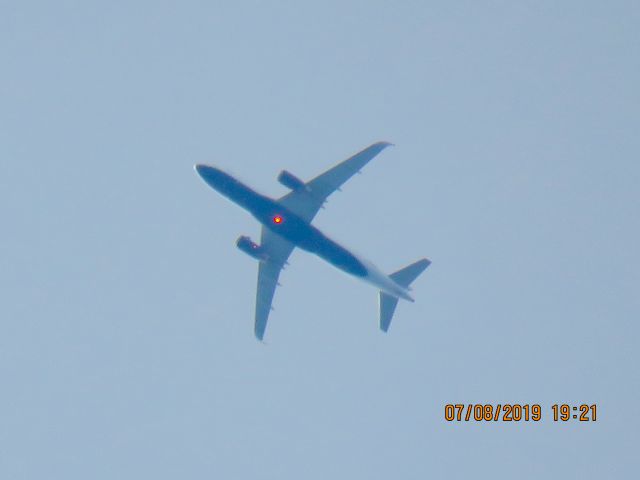 Airbus A320 (N821JB)