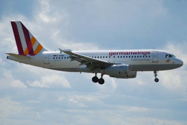 Airbus A320 (D-AGWG) - From Car park 5