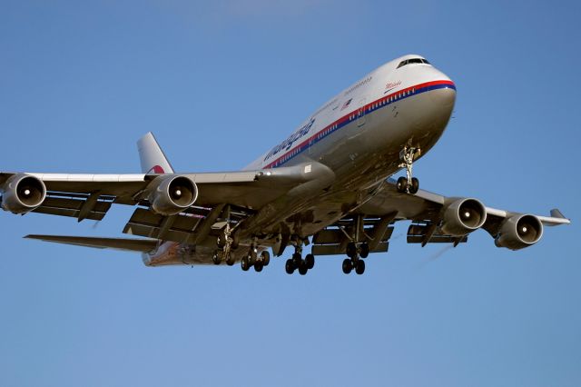 Boeing 747-400 (N9MMPM) - Melaka, a Malaysia Airlines Boeing 747 landing @ KLAX.