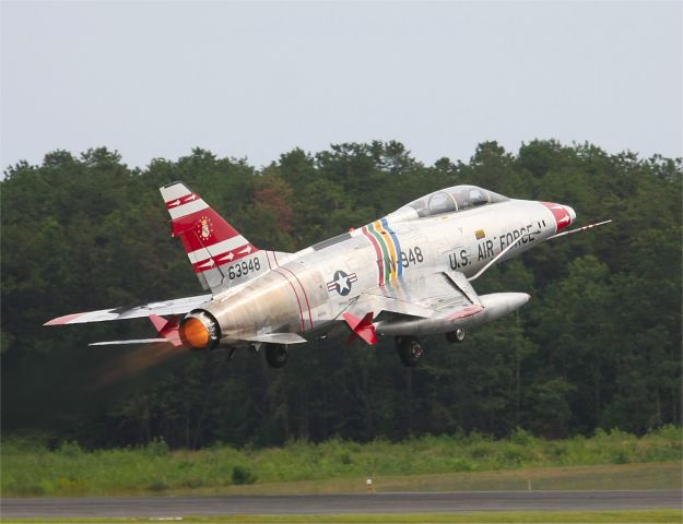 Fokker 100 (N2011V) - Displayed at the August 2010 Airshow