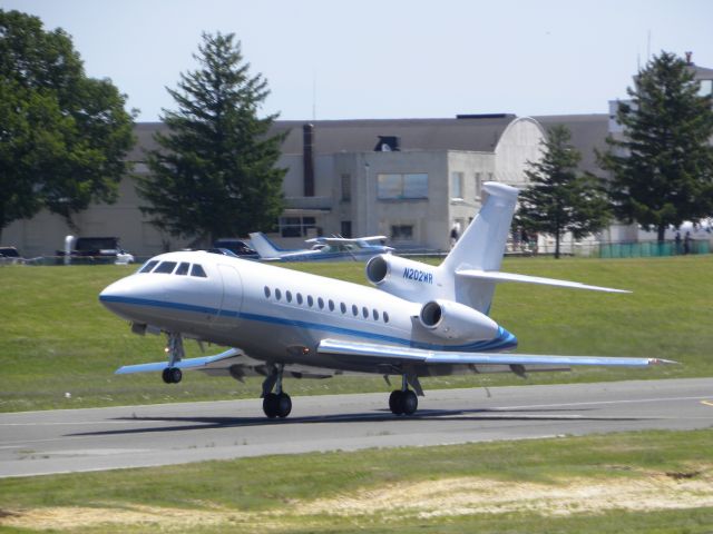 Dassault Falcon 900 (N202WR) - N202WR leaving KBLM. This tail number is blocked, so getting to see it was pure luck.