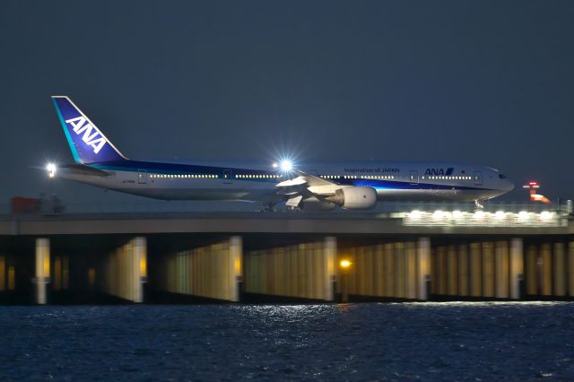 BOEING 777-300 (JA756A)