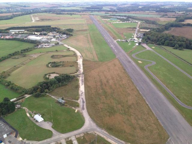 — — - Enstone Airport