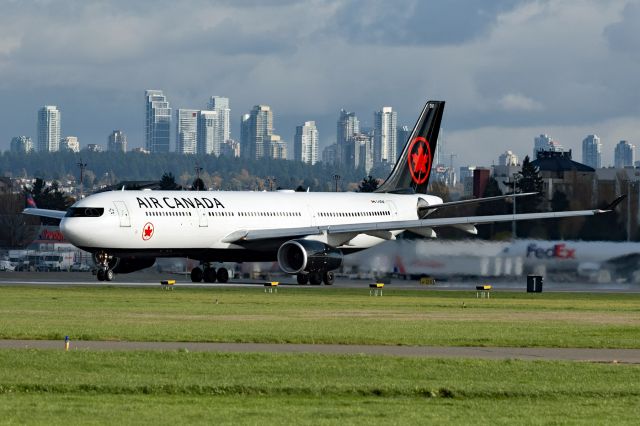 Airbus A330-300 (C-GFAF)