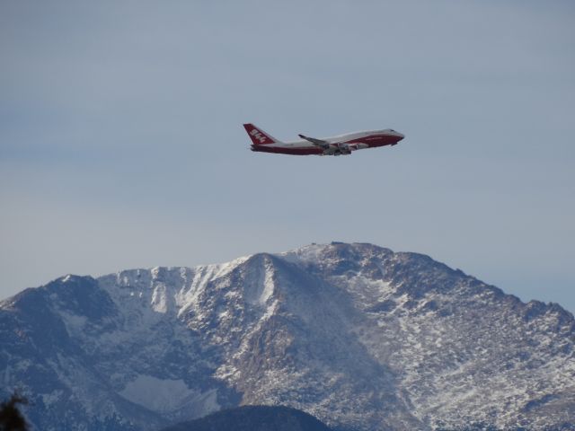 Boeing 747-400 (N744ST)