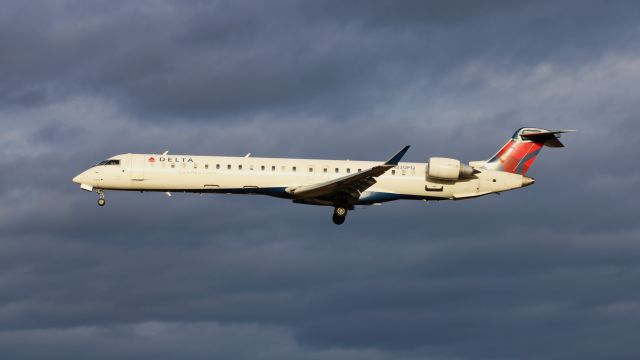 Canadair Regional Jet CRJ-900 (N330PQ) - Arriving as DL5380 from JFK