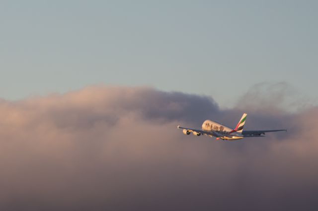 Airbus A380-800 (A6-EOM)