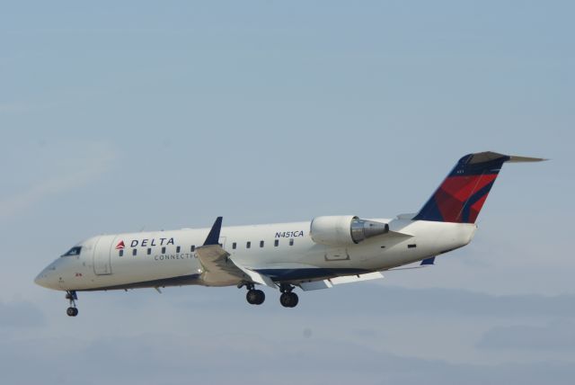 Canadair Regional Jet CRJ-200 (N451CA)